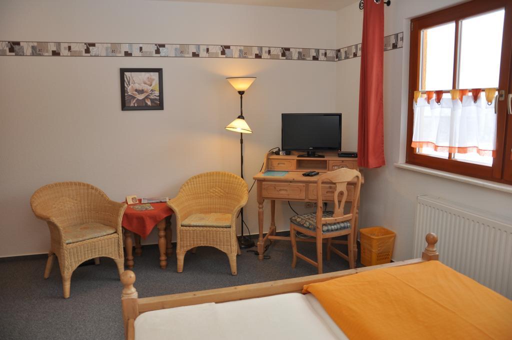 Steakhouse & Pension Crazy Horse Suhl Room photo