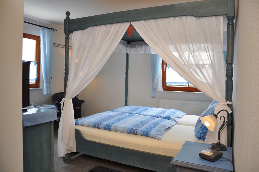 Steakhouse & Pension Crazy Horse Suhl Room photo